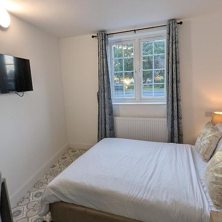 Annexe Studio Own Entrance And Parking Ruislip Eksteriør bilde